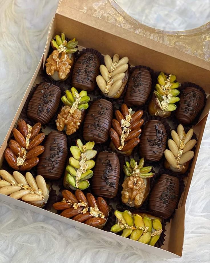 Luxury Chocolate Dates (1 Dozen)